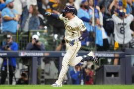 Brice Turang selló la victoria de los Brewers con un cuadrangular en la séptima entrada.