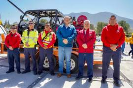 Tomás Gutiérrez Merino, alcalde de Ramos Arizpe (tercero de derecha a izquierda), enfatiza la importancia de la coordinación interinstitucional para prevenir y atender incendios forestales.