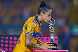 La española levantó el trofeo del Apertura 2025 en el Estadio Universitario ante una fiesta auriazul.