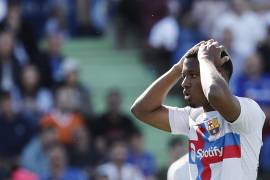 El delantero del Barcelona Ansu Fati se lamenta tras una ocasión fallada durante el partido de LaLiga entre el Getafe y el Barcelona, en el Coliseo Alfonso Pérez.