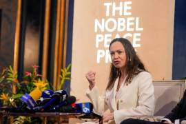 La laureada con el Premio Nobel de la Paz, Maria Corina Machado, habla durante una conferencia de prensa en el Grand Hotel de Oslo.