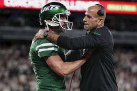 El quarterback Aaron Rodgers y el exentrenador de los Jets de Nueva York, Robert Saleh, tuvieron un altercado en el encuentro ante los Patriots de Nueva Inglaterra.