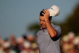 Rory McIlroy dejó escapar parte de su ventaja en la tercera ronda del Masters de Augusta 2026 y ahora comparte el liderato con Cameron Young rumbo a un domingo de máxima tensión.