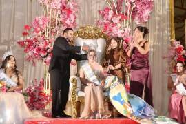 Damaris I recibió la corona como reina de la Feria de San José del Aura 2026. Federico “Liquín” Quintanilla y Elizabeth Gutiérrez encabezaron la coronación.