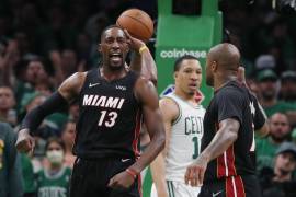 Bam Adebayo, con un doble-doble de 31 puntos y diez rebotes, lideró el triunfo del Heat de Miami .