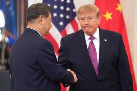 El presidente Donald Trump estrecha la mano del mandatario de China, Xi Jinping, durante una ceremonia de bienvenida en el Gran Vestíbulo de la Casa Blanca, el jueves 24 de septiembre de 2026, en Washington.
