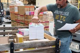 Iniciaron de manera oficial la entrega de libros de texto en diversos municipios de Chihuahua.
