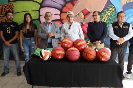 El Banco Internacional de Alimentos también apoya a escuelas de Acuña y otros municipios con la entrega de material deportivo para fomentar el deporte entre la niñez y juventud.