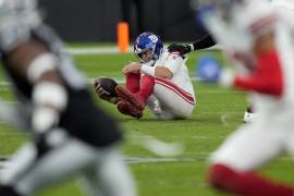 El quarterback Daniel Jones no estará más con los Giants, al menos lo que resta de la campaña 2023.
