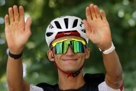 Isaac del Toro completó la etapa 13 junto al grupo de favoritos y permanece dentro del top 10 del Tour de Francia 2026.