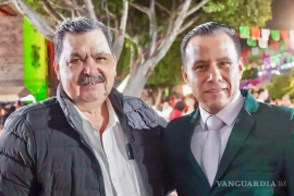 Titular de SSPC, Omar García Harfuch, confirmó que Juan Andrés Vega Carranza (d), presidente municipal de Taxco, y su padre, director del hospital IMSS-Bienestar, Juan Vega Arredondo (i), habían sido localizados con vida.