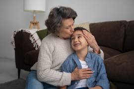 Seis de cada diez familias dejan a sus hijos al cuidado de los abuelos.