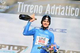 Isaac del Toro recuperó la maglia azzurra como líder de la Tirreno-Adriático 2026 tras finalizar segundo en la quinta etapa de la carrera disputada en Italia.