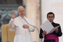 El papa León XIV celebra su audiencia general semanal en la Plaza de San Pedro, en el Vaticano.