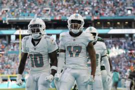 Jaylen Waddle y Tyreek Hill, los dos receptores titulares de los Dolphins, no jugarían ante los 49ers de San Francisco.