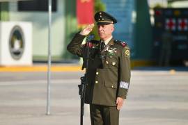 El coronel Omar León Arroyo se comprometió a honrar y defender la Bandera Nacional.