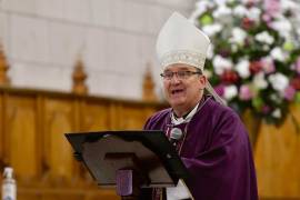 El Obispo de Saltillo alertó sobre fraudes con inteligencia artificial y llamó a fortalecer la identidad y la espiritualidad ante nuevas tendencias juveniles.