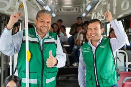 El alcalde Tomás Gutiérrez Merino y el senador Gabriel Elizondo Pérez realizaron un recorrido de supervisión con usuarios para conmemorar el aniversario.