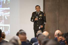 El General de Brigada de Estado Mayor, Juan Carlos Quiroz Muñoz, encabezó la conferencia “Difusión de la Cultura de Seguridad Nacional” dirigida a elementos de la Comisaría de Seguridad y Protección Ciudadana de Saltillo.