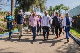 José Luis Urióstegui agradeció la asistencia y subrayó la importancia de este tipo de encuentros para fomentar la cercanía, el diálogo y la colaboración entre vecinas y vecinos. FOTO: