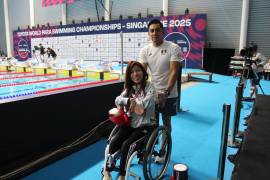 Fabiola Ramírez Martínez celebra su medalla de bronce en los 200 metros estilo libre S2, sumando su quinta presea mundial.