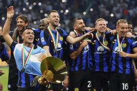 El Inter de Milán celebra su vigésimo título de la Serie A en el estadio San Siro.