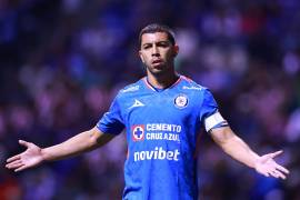 Érik Lira tiene en sus manos la última decisión para concretar su salida de Cruz Azul con destino al Al Jazira.