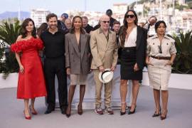 El elenco de ‘Emilia Pérez’ junto al director Jacques Audiard durante el día del estreno y tras 12 minutos de ovación a sus protagonistas.