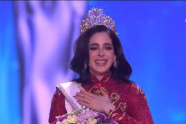 La corona de la mujer más bella del mundo cambió de dueña esta noche celebrando la 74.ª edición de Miss Universo, coronando a Fátima Bosch, Miss México como la ganadora.