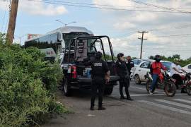 Durante la agresión, de acuerdo con la dependencia de seguridad, resultaron heridos elementos y un autobús recibió impactos de bala, aunque los tripulantes se encuentra a salvo.