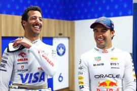 Daniel Ricciardo se recupera tras un accidente en motocicleta que le provocó una fractura leve en la clavícula.