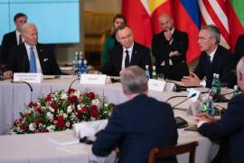 El presidente Joe Biden, el presidente polaco Andrzej Duda, el secretario general de la OTAN, Jens Stoltenberg en la reunión con los líderes de los Nueve de Bucarest en Varsovia.
