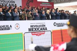 Múzquiz rinde homenaje a los héroes revolucionarios con un desfile multitudinario.