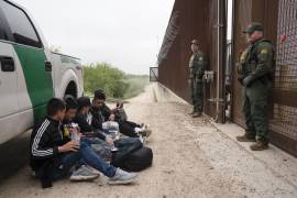 Miles de migrantes han sido deportados de Estados Unidos ante la falta de documentos, algunos se han quedado en México esperando se resuelva su situación.