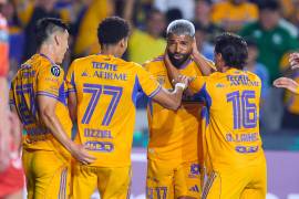 Rodrigo Aguirre celebra uno de sus goles en su debut oficial con Tigres en la Concachampions.