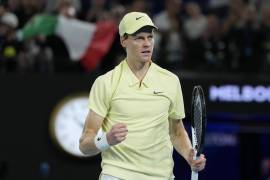 Jannik Sinner venció al estadunidense Ben Shelton para avanzar a la pelea por el título del Australian Open.