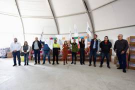 Banderazo de salida al segundo tráiler con destino a Guerrero, son enviados víveres como muestra de solidaridad por parte de los torreonenses.