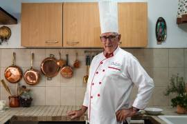 Jean Louis abre su cocina doméstica para compartir una de sus recetas más célebres.