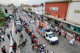 Con este desfile se dio arranque a la Fiesta Internacional de las Artes de Saltillo.