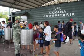 La secretaria de la defensa nacional, además de la Marina Armada de México, se encuentran aplicando el Plan DN III en Tulum; después del paso del huracán ‘Beryl’, que azoto el norte del estado de Quintana Roo. Largas filas de personas que esperan comida en este municipio.