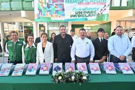 El alcalde Carlos Villarreal y autoridades de Conalep Coahuila encabezaron la entrega de material escolar y minisplits en el plantel Monclova.
