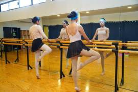 Entre los talleres destacan danza, música, teatro, pintura, robótica, cocina, inglés, yoga y regularización escolar.