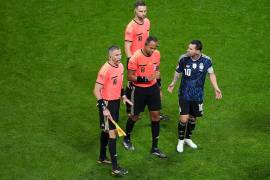 Lionel Messi conserva un paso perfecto bajo el arbitraje del árbitro estadounidense, Ismail Elfath.