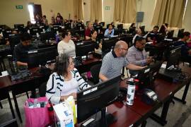 Personal docente y administrativo supervisó el desarrollo de la evaluación.