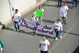 Manifestantes marcharon desde el Ateneo Fuente hacia la Plaza de Armas en protesta contra la reforma judicial.