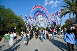 Joya. Equipo de músicos y técnicos de Saltillo logró dar vida al arco principal del festival, creando una experiencia sonora y visual para miles de asistentes.