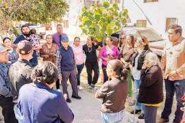 Personal del CJM y vecinos de Jacarandas participaron en la reforestación de la plaza pública.
