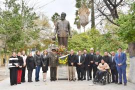Honores a la Bandera durante la ceremonia cívica realizada en el Museo Venustiano Carranza.
