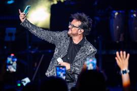 Hechos. Aleks Syntek volvió a llamar la atención en redes sociales y sus canciones registraron un repunte en reproducciones.