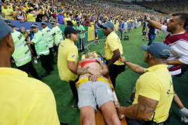 El estadio Maracaná se convirtió en campo de batalla entre hinchas, pero la nota la dio la Policía, golpeando con saña a quien se le ponía enfrente.